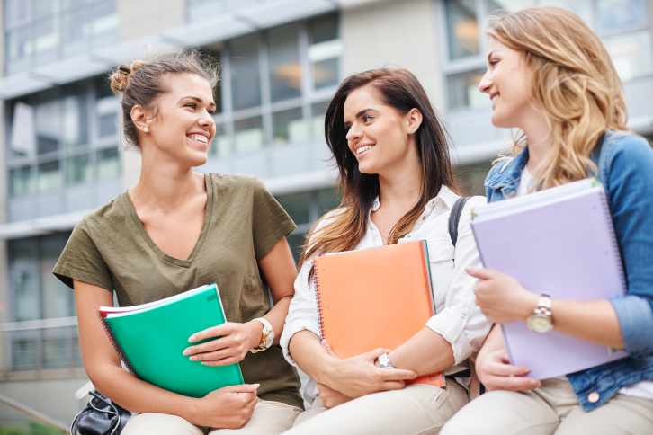 英國本科預科留學的費用大概是多少？